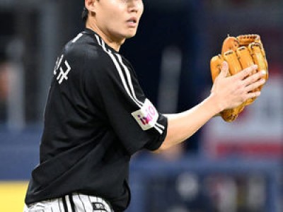 KT와 LG 우완 자존심 맞대결 오늘 펼쳐져