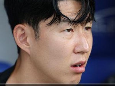 손흥민 프리시즌 첫 경기에서 허리 통증으로 걱정